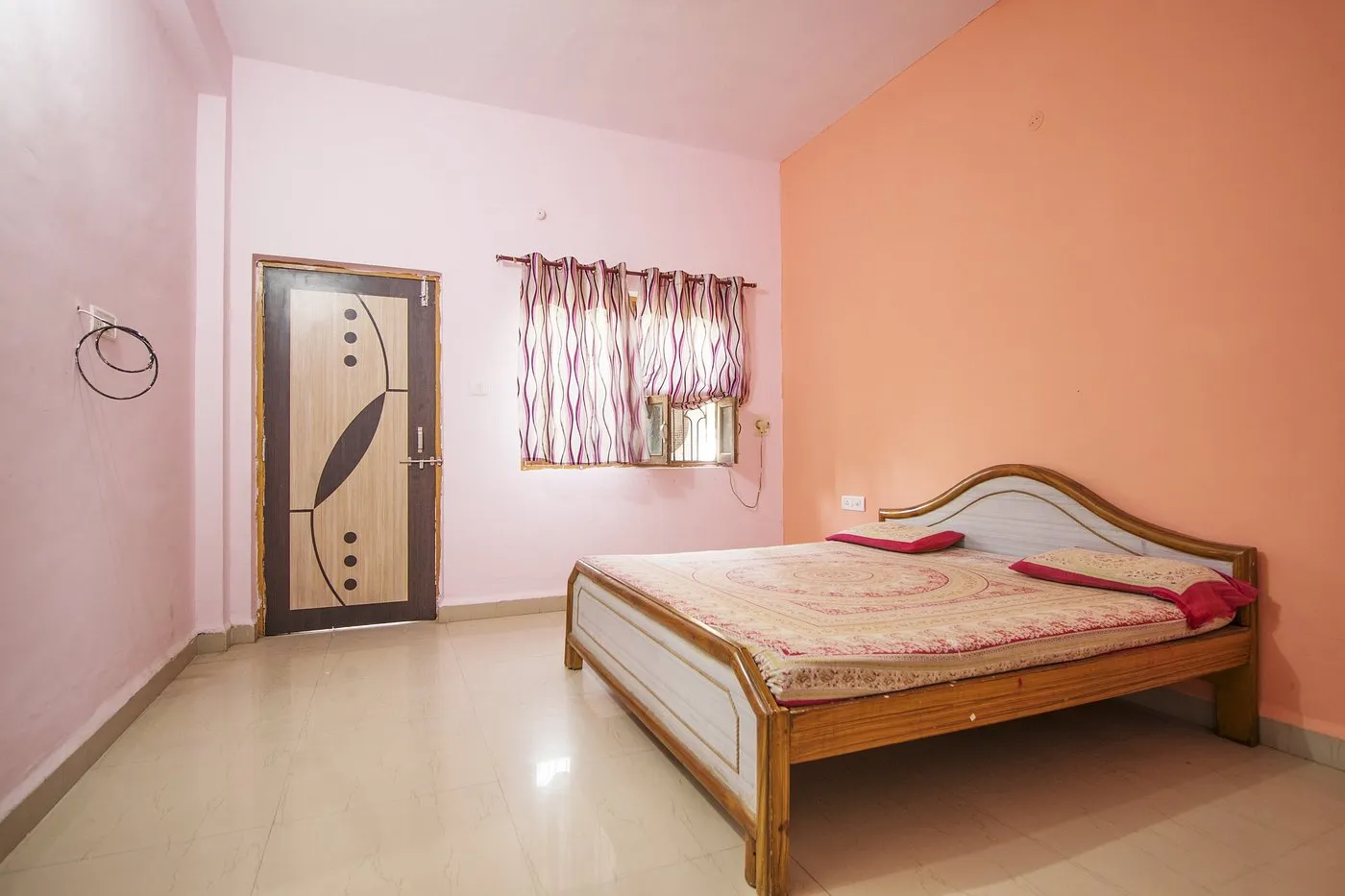 Comfortable Bedroom With Natural Lighting - Yatra Service