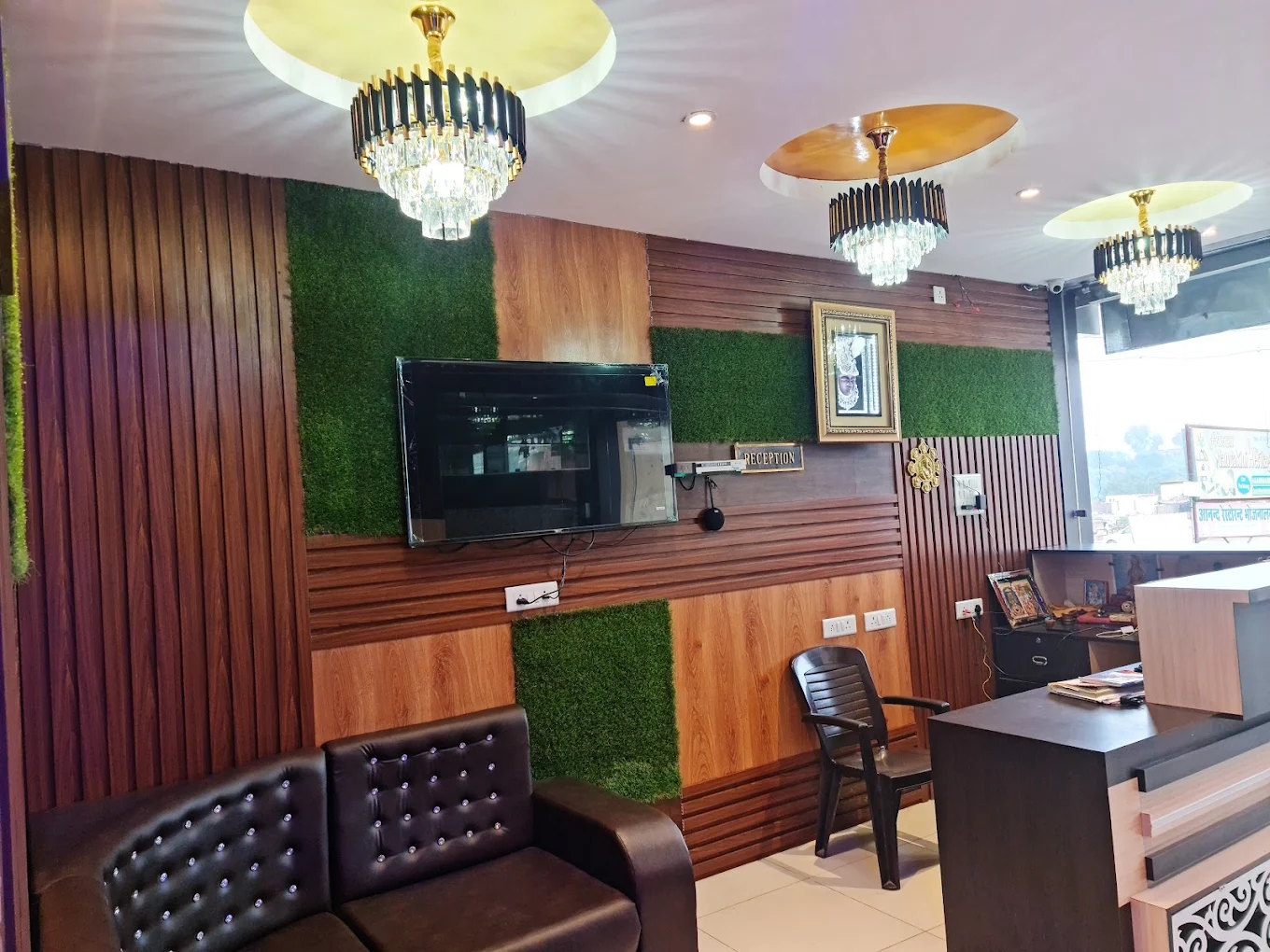 Front Desk And Lobby Seating Area In Chitrakoot Hotel - Yatra Service