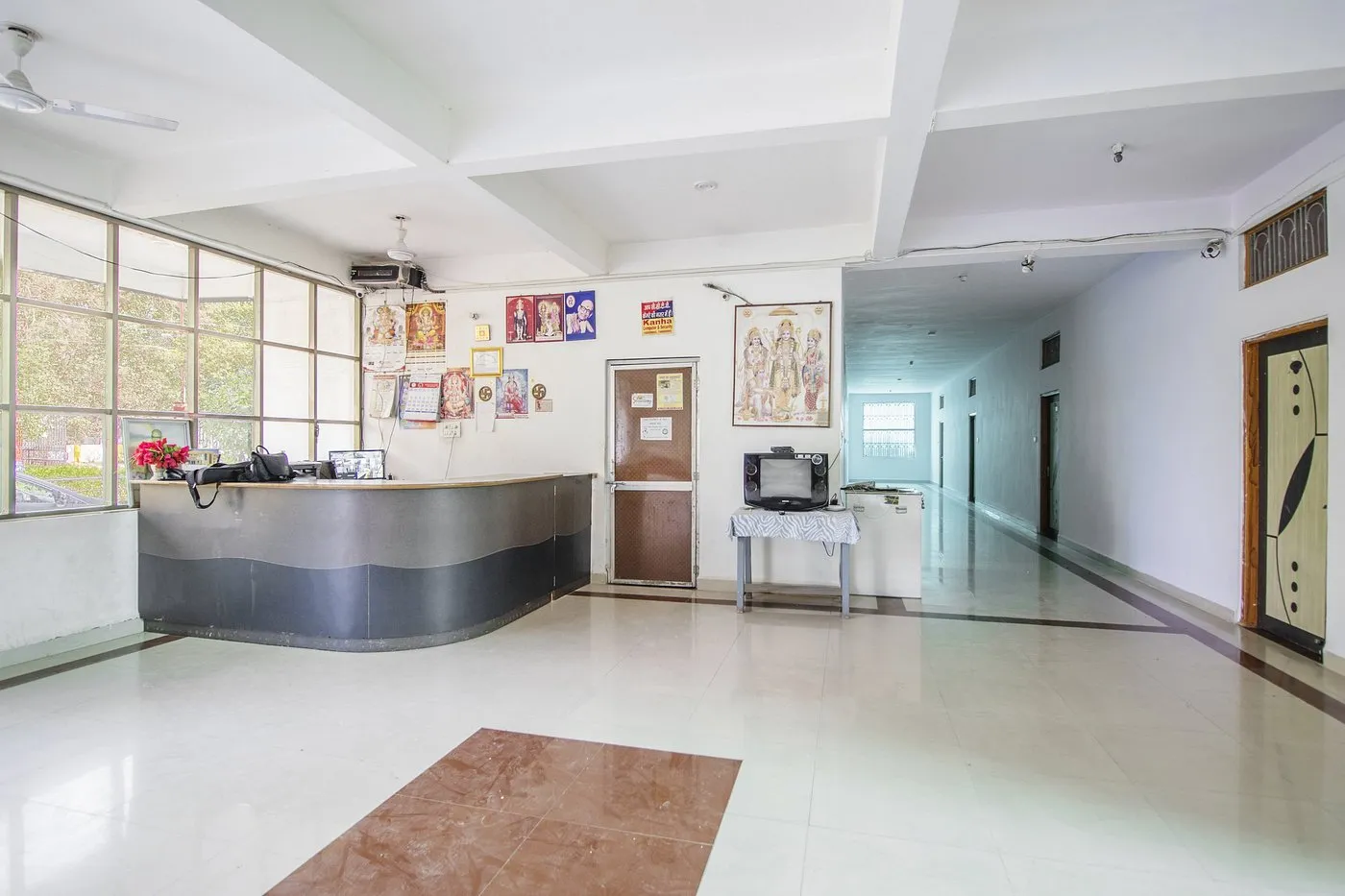 Reception Area At Aashirwad Guest House Chitrakoot - Yatra Service