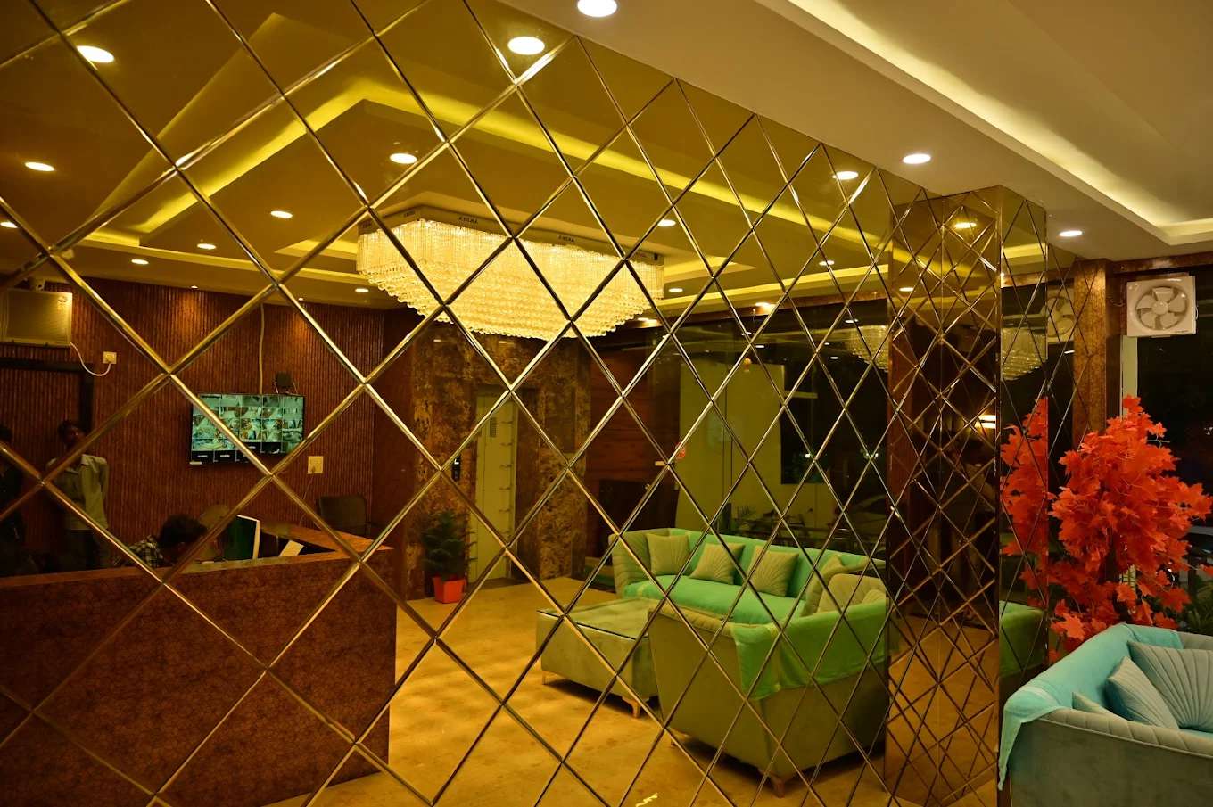 Waiting Area Seating At Raghuveer Hotel - Yatra Service